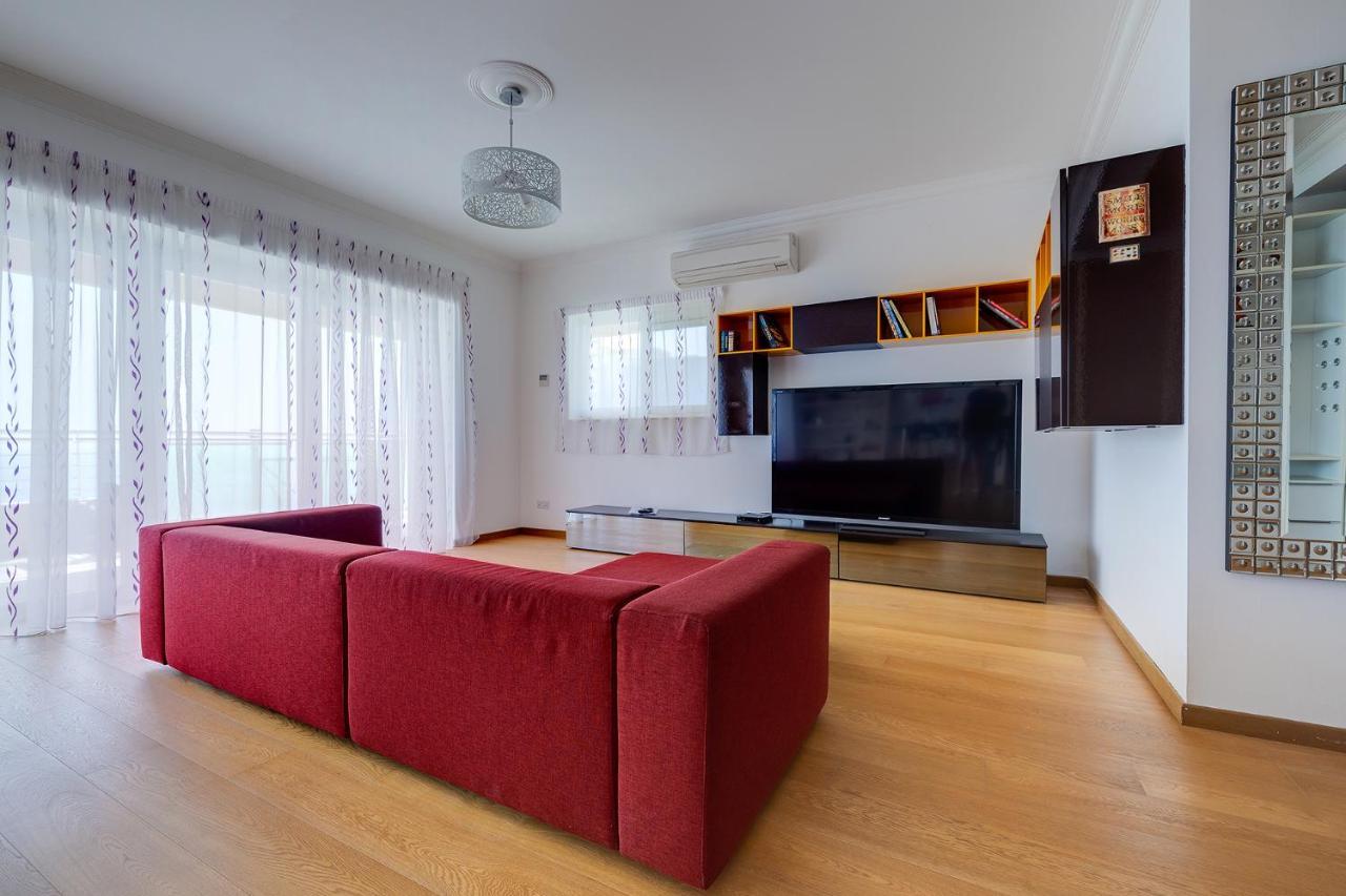 Seafront Apartment In Sliema With Pool, Upmarket Complex ภายนอก รูปภาพ