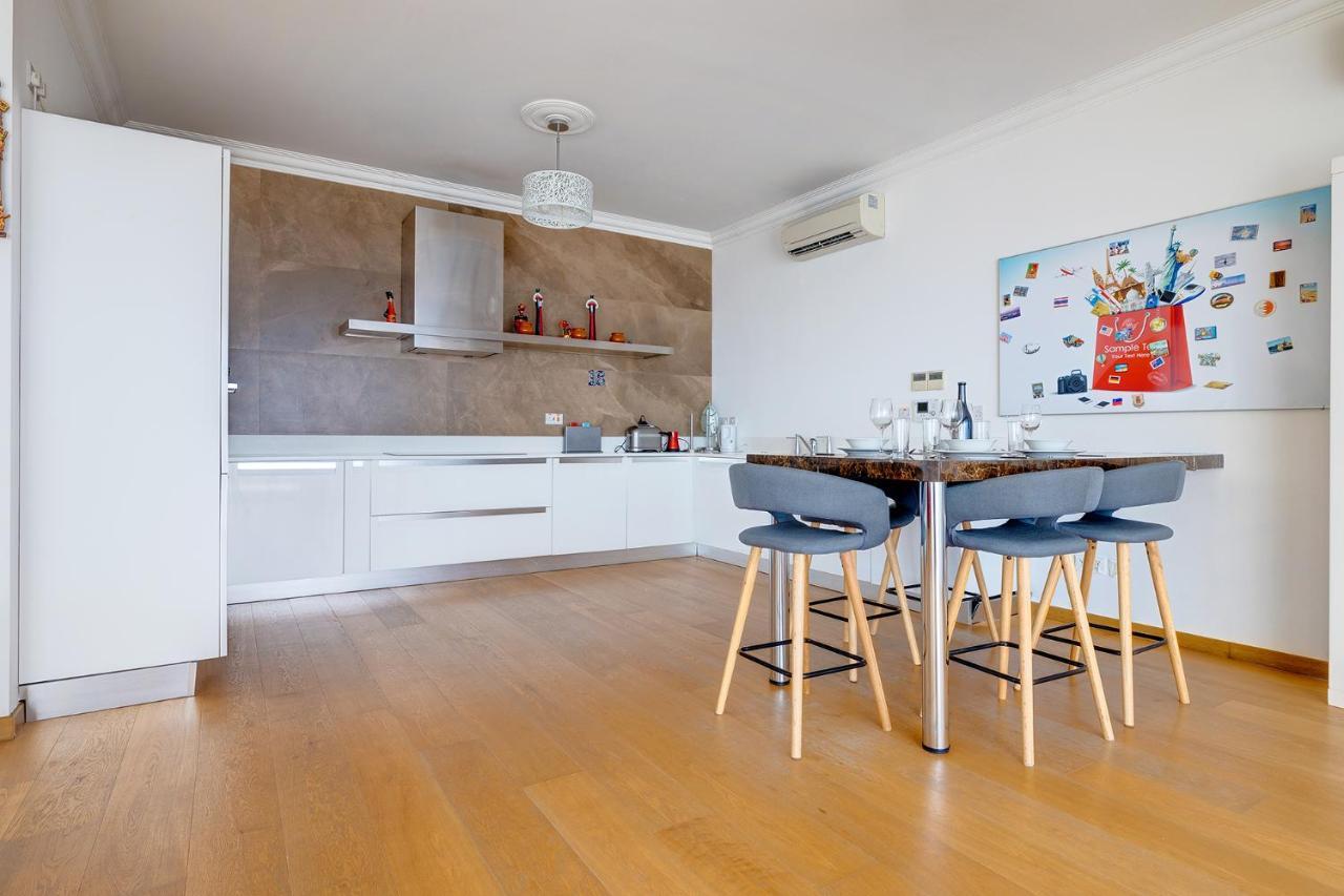 Seafront Apartment In Sliema With Pool, Upmarket Complex ภายนอก รูปภาพ