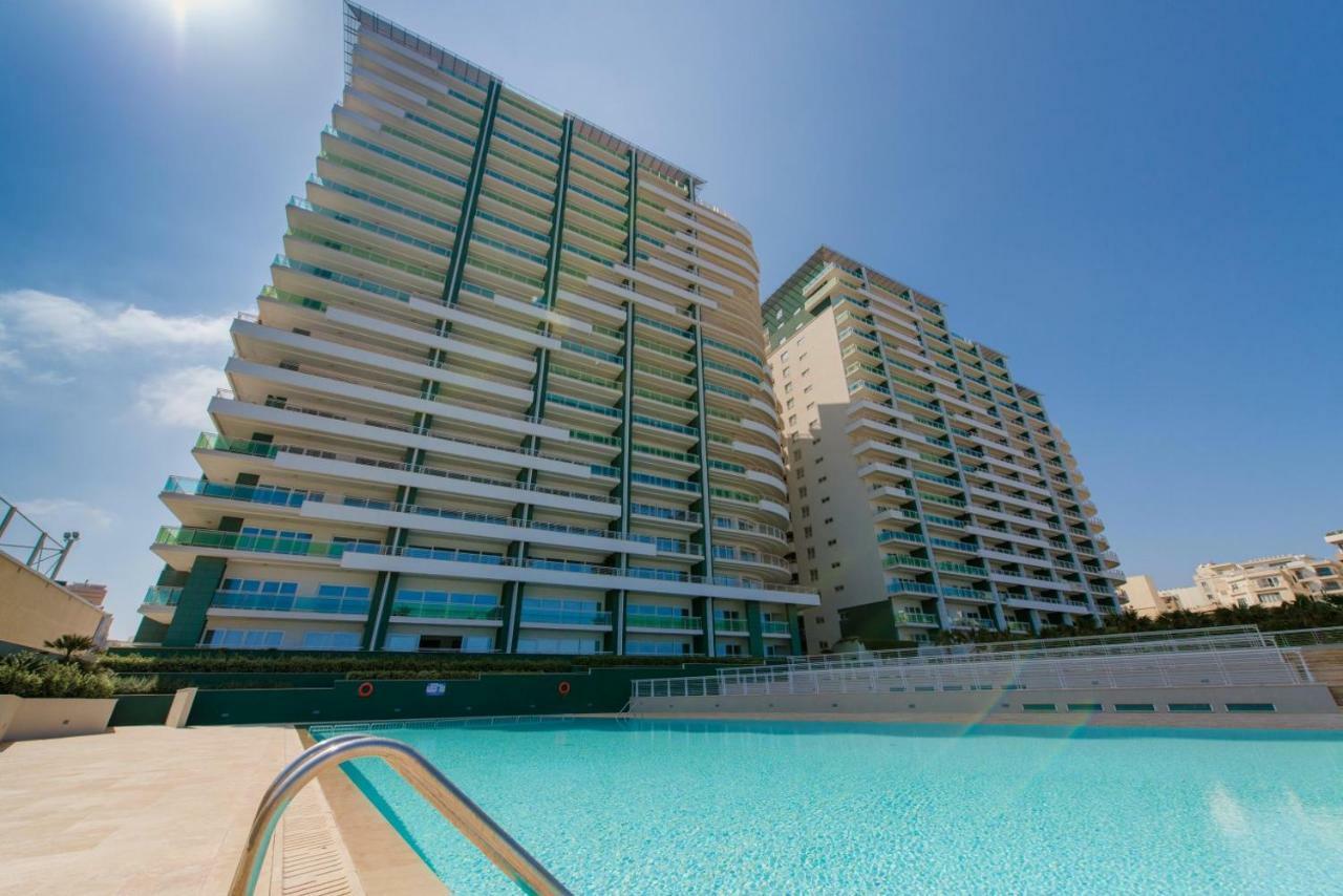 Seafront Apartment In Sliema With Pool, Upmarket Complex ภายนอก รูปภาพ